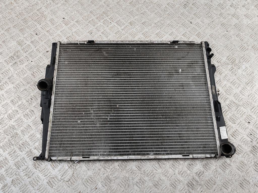 радиатор охлаждения BMW 3 E90/E91/E92/E93 2005, 2.0 л., бензин, МКПП, чёрный, универсал