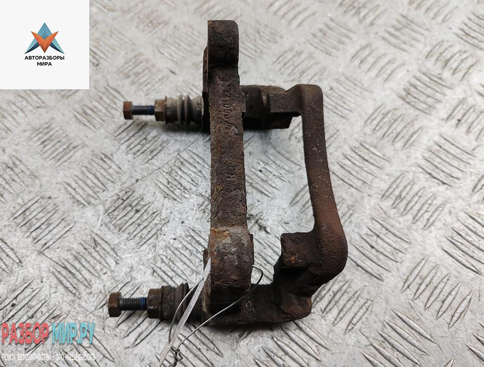 скоба суппорта Volkswagen Transporter T4 1997, 1.9 л., дизель, МКПП, белый, микроавтобус - фото №1