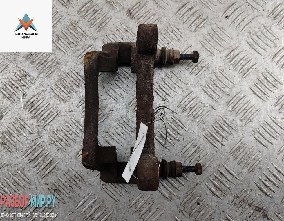 скоба суппорта Volkswagen Transporter T4 1997, 1.9 л., дизель, МКПП, белый, микроавтобус - фото №1