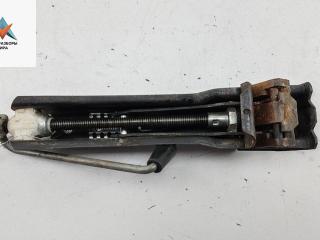 домкрат Volkswagen Passat B6 2006, 2.0 л., бензин, МКПП, серый, седан, 3C0011031B