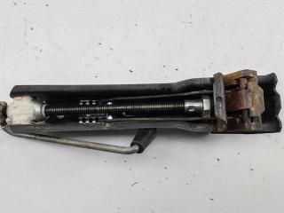 домкрат Volkswagen Passat B6 2006, 2.0 л., бензин, МКПП, серый, седан, 3C0011031B
