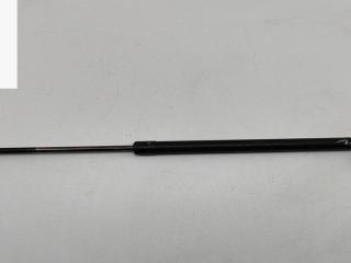 амортизатор крышки багажника (3-5 двери) Volkswagen Caddy 3 поколение 2006, 1.9 л., дизель, МКПП, красный, фургон, 2K0827550