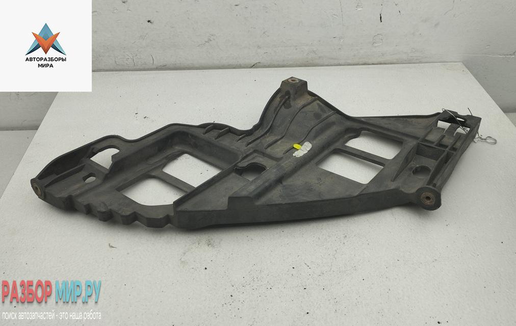 кронштейн переднего бампера Volkswagen Golf 6 поколение 2010, 1.6 л., дизель, МКПП, серый, универсал, 5K0807227A - фото №1