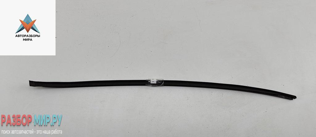 молдинг лобового стекла Volkswagen Passat B6 2006, 2.0 л., бензин, МКПП, серый, седан, 3C0854328A - фото №1