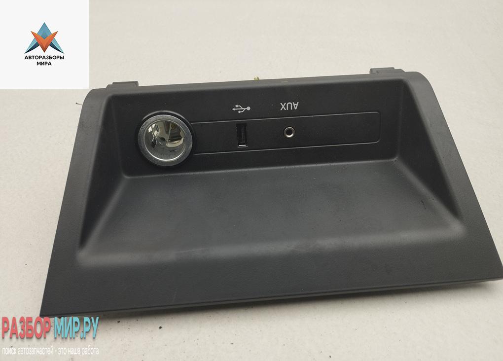 разъем AUX / USB Skoda Fabia mk3 (NJ) 2015, 1.2 л., бензин, МКПП, белый, универсал, 5Q0035724, 5Q0035726C, 6V0857367A - фото №1