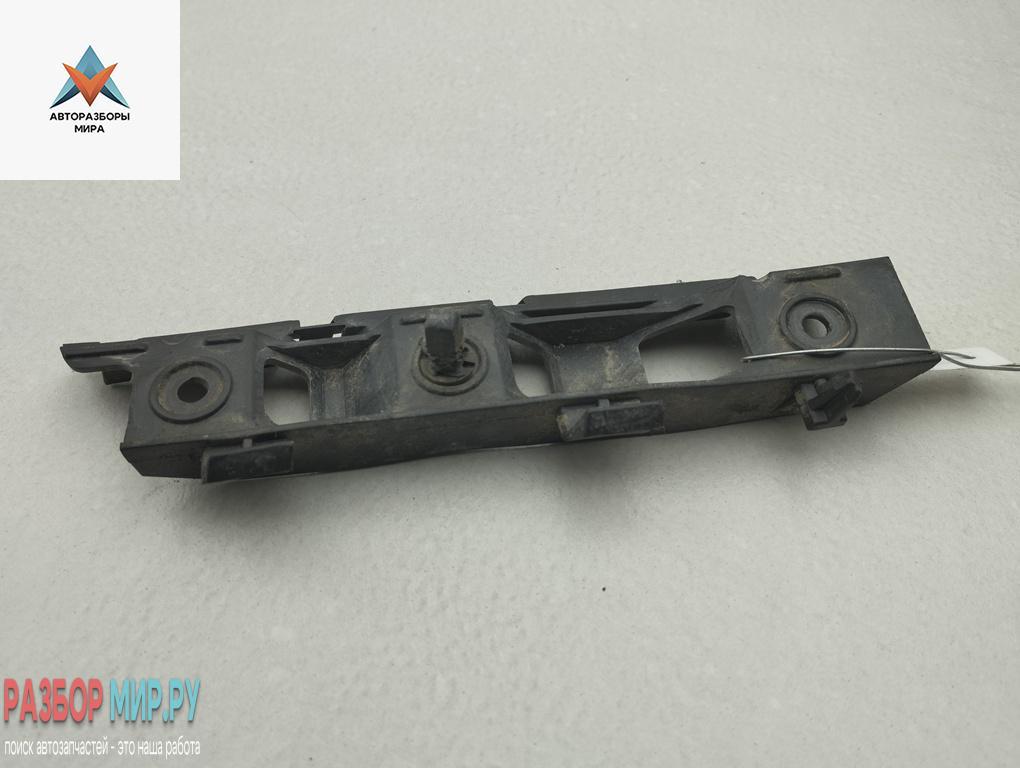 кронштейн переднего бампера Volkswagen Passat B6 2006, 2.0 л., бензин, МКПП, серый, седан, 3C0807183 - фото №1