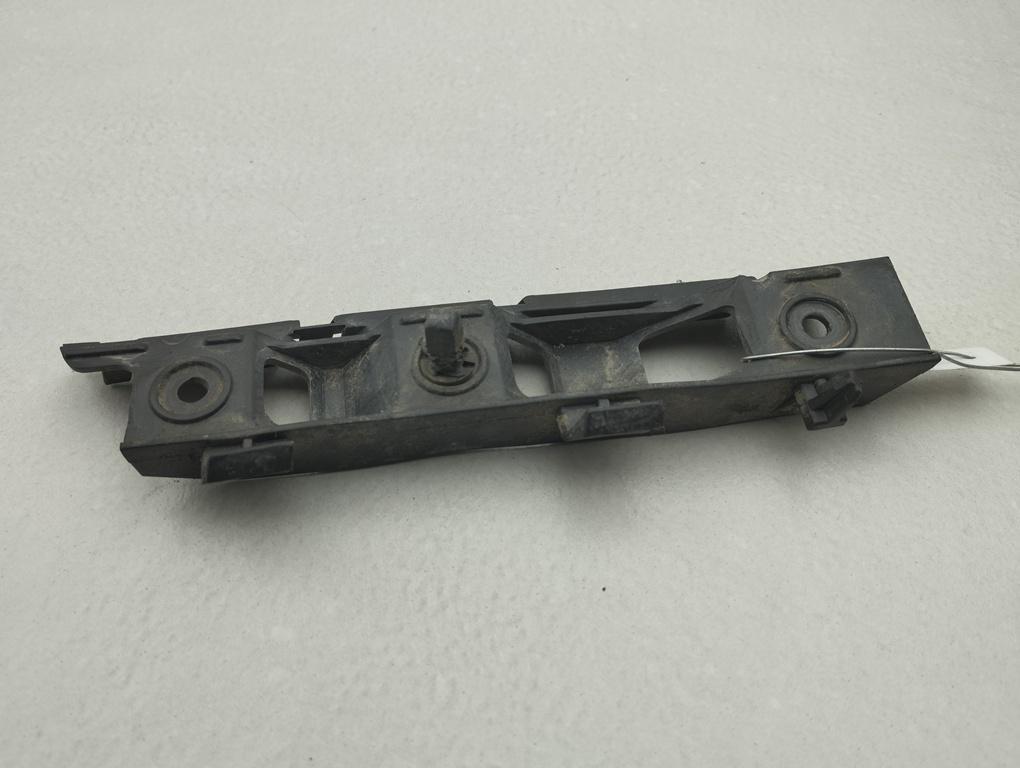кронштейн переднего бампера Volkswagen Passat B6 2006, 2.0 л., бензин, МКПП, серый, седан, 3C0807183