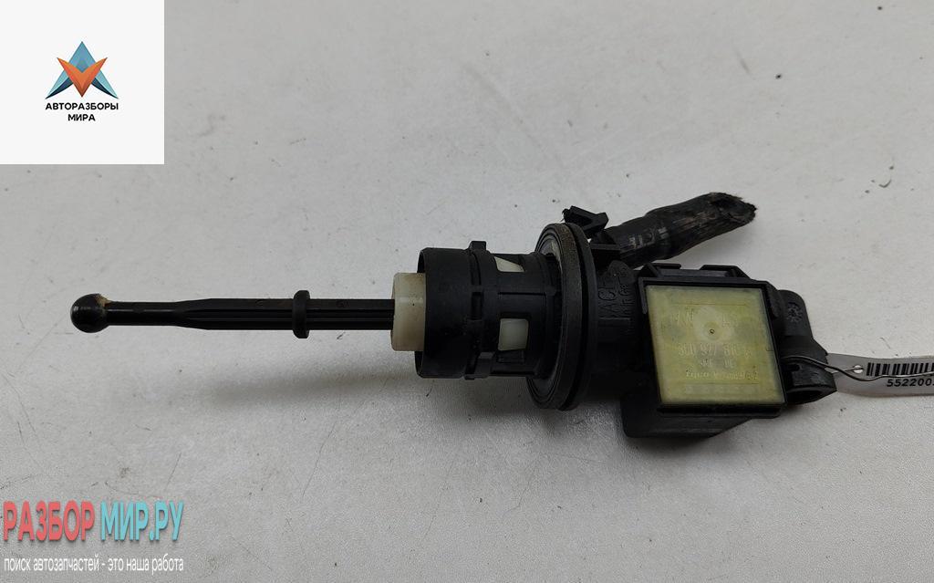 цилиндр сцепления главный Volkswagen Passat B6 2006, 2.0 л., бензин, МКПП, серый, седан, 3C0721388A - фото №1