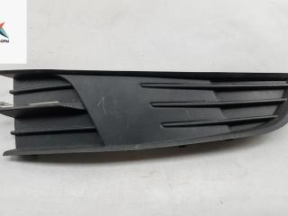 заглушка (решетка) в бампер Skoda Fabia mk3 (NJ) 2015, 1.2 л., бензин, МКПП, белый, универсал, 6V0807368