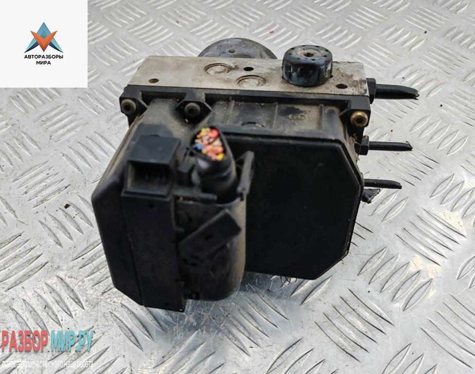 блок ABS Audi A4 B6 2001, 2.0 л., бензин, МКПП, серый, универсал, 8E0614517 - фото №1