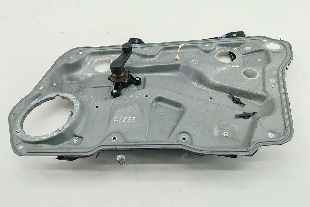 стеклоподъемник передний правый Volkswagen Bora 1999, 1.6 л., бензин, МКПП, чёрный, универсал, 1J4837756F
