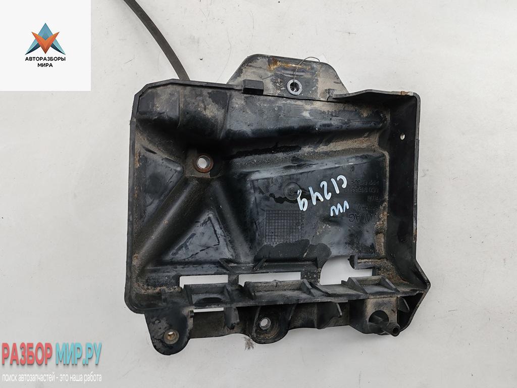 полка аккумулятора Skoda Fabia mk3 (NJ) 2015, 1.2 л., бензин, МКПП, белый, универсал, 6C0915331D - фото №1