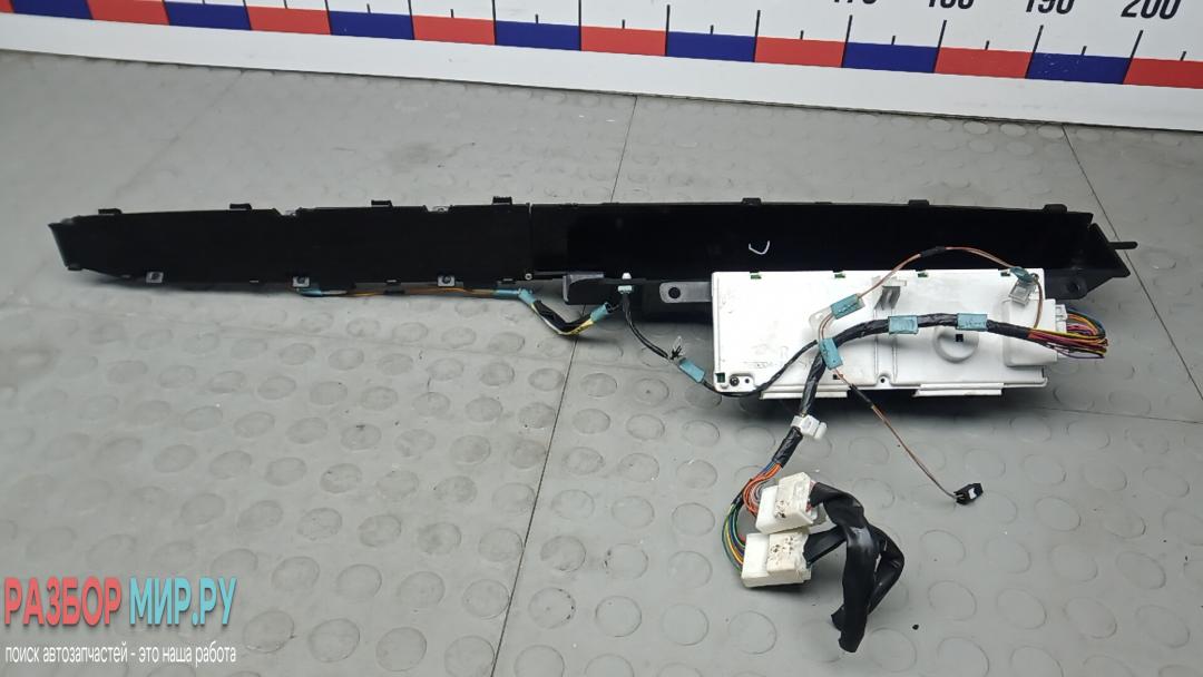 приборная панель Toyota Prius 2 поколение 2008, 1.5 л., бензин, АКПП, хетчбэк 5 дв. - фото №1