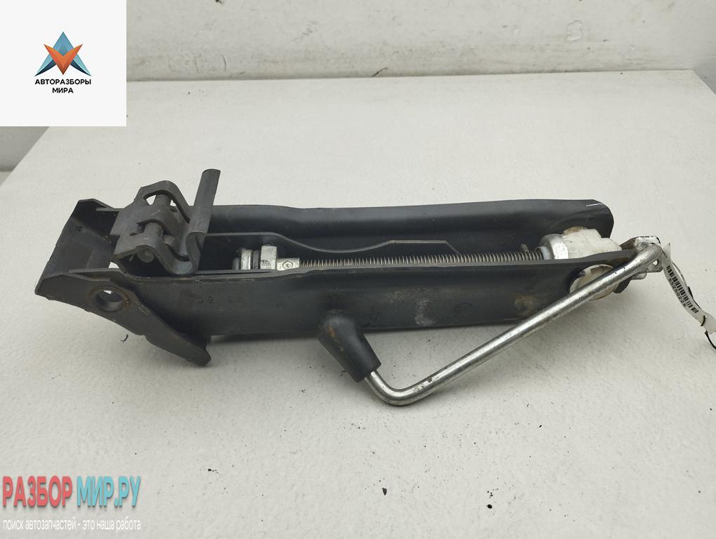 домкрат Volkswagen Golf 3 поколение 1998, 1.9 л., дизель, МКПП, белый, универсал - фото №1