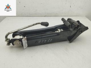 домкрат Skoda Fabia 2 поколение (5J) 2009, 1.2 л., бензин, МКПП, серый, хетчбэк 5 дв.