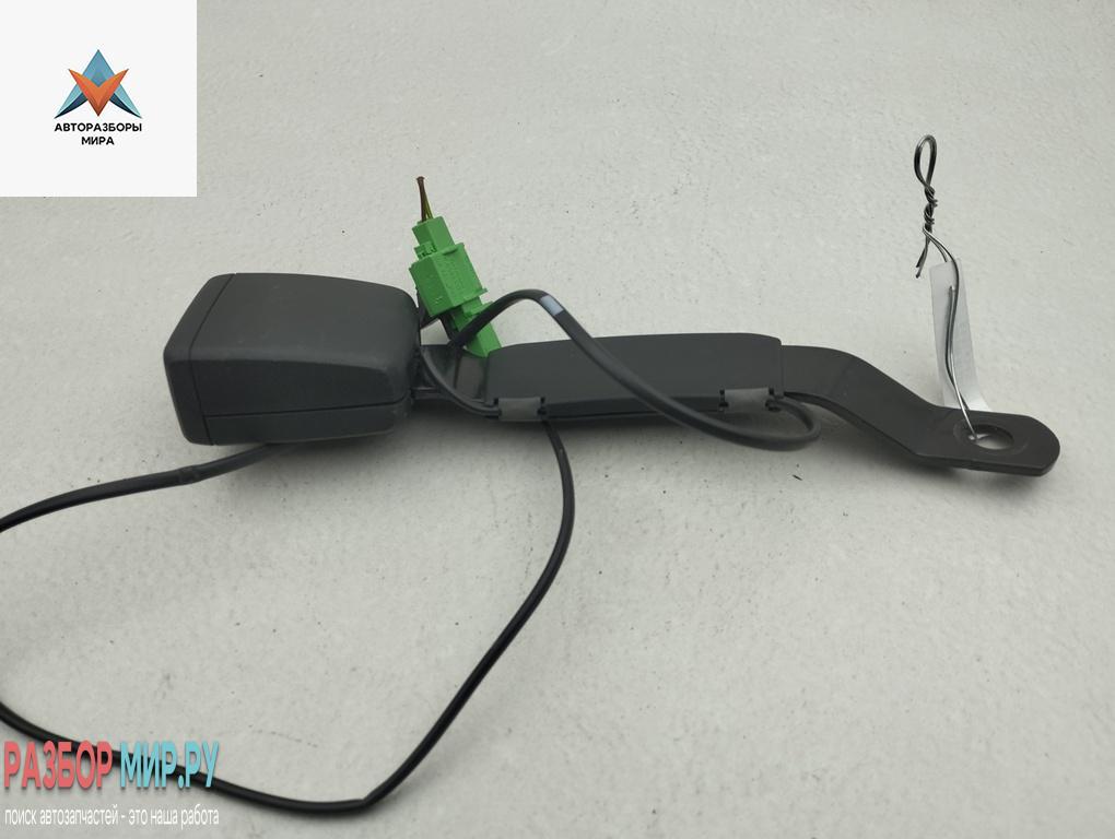 замок ремня безопасности Skoda Fabia mk3 (NJ) 2015, 1.2 л., бензин, МКПП, белый, универсал, 6V0857756C - фото №1