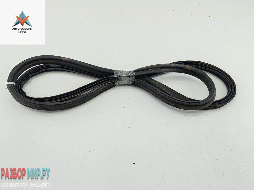 Уплотнитель крышки (двери) багажника Kia Sorento 3 поколение 2016, 2.2 л., дизель, АКПП, серый, внедорожник 5 дв. - фото №1