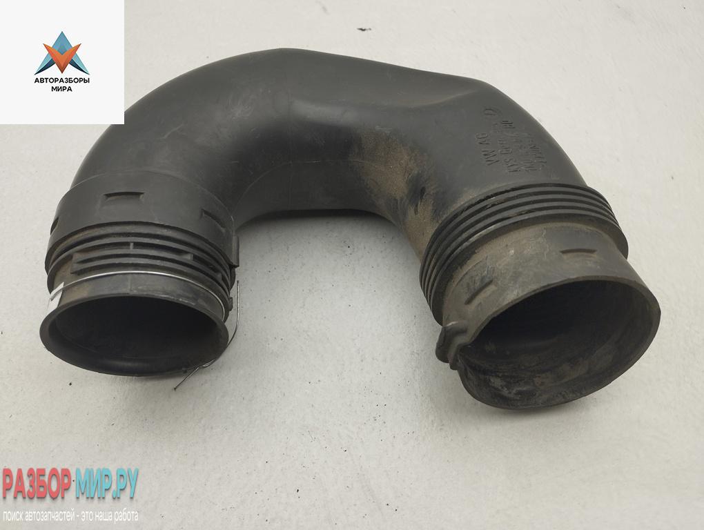 патрубок воздушного фильтра Volkswagen Golf 6 поколение 2010, 1.6 л., дизель, 1K0129618BQ - фото №1