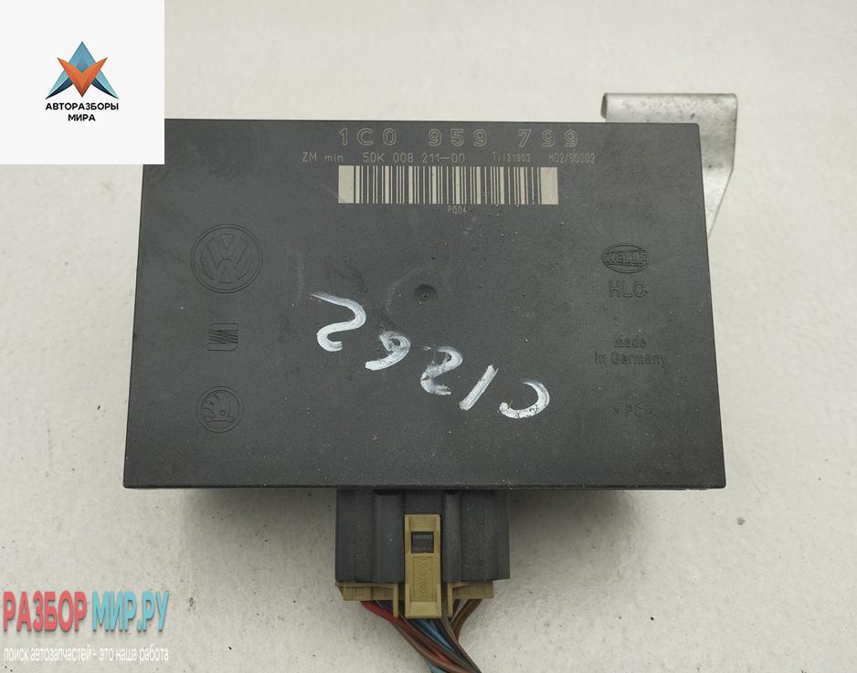 блок комфорта Volkswagen Golf 4 поколение 2003, 1.4 л., бензин, МКПП, синий, хетчбэк 3 дв., 1C0959799 - фото №1