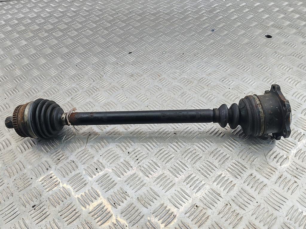полуось передняя правая (приводной вал, ШРУС) Audi A4 B6 2001, 2.0 л., бензин, МКПП, серый, универсал - фото №1