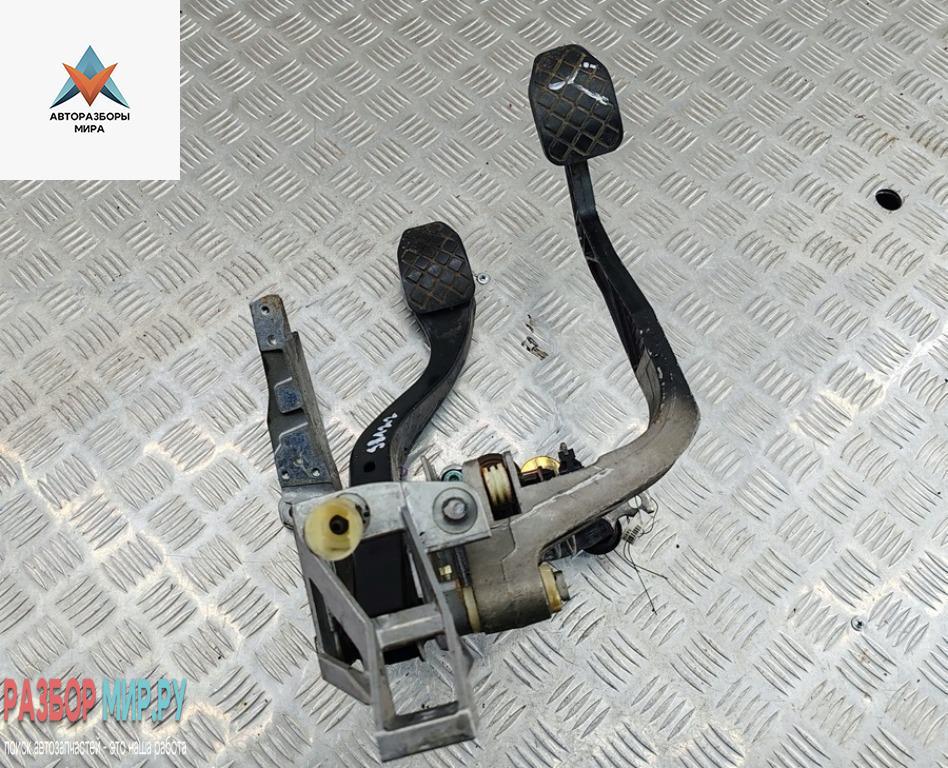 узел педальный (блок педалей) Audi A6 4B/C5 2000, 2.4 л., бензин, МКПП, серый, универсал, 8D1721117K - фото №1