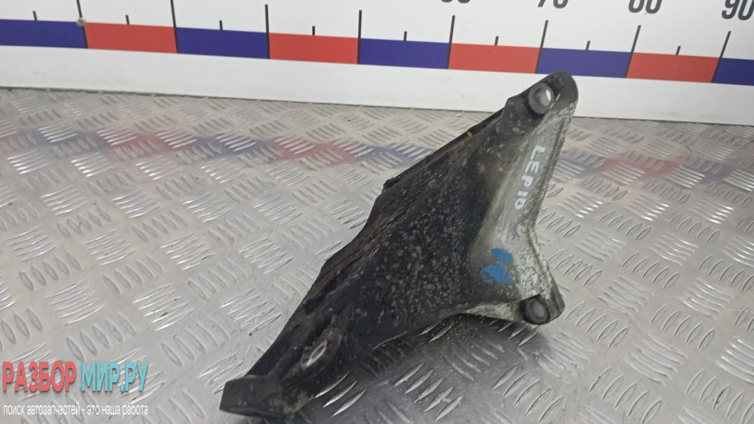 Кронштейн двигателя дизельный Skoda Superb 2 поколение 2008, 1.9 л., дизель, МКПП, седан, 8D0199306AA - фото №1