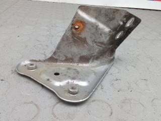 крепление ( кронштейн ) крыла Skoda Rapid 1 поколение 2013, 1.6 л., дизель, МКПП, хетчбэк 5 дв., 5JA821142A