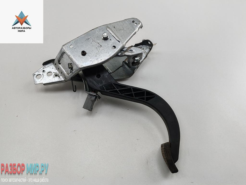 педаль сцепления Opel Astra G 2004, 1.7 л., дизель, МКПП, белый, универсал - фото №1