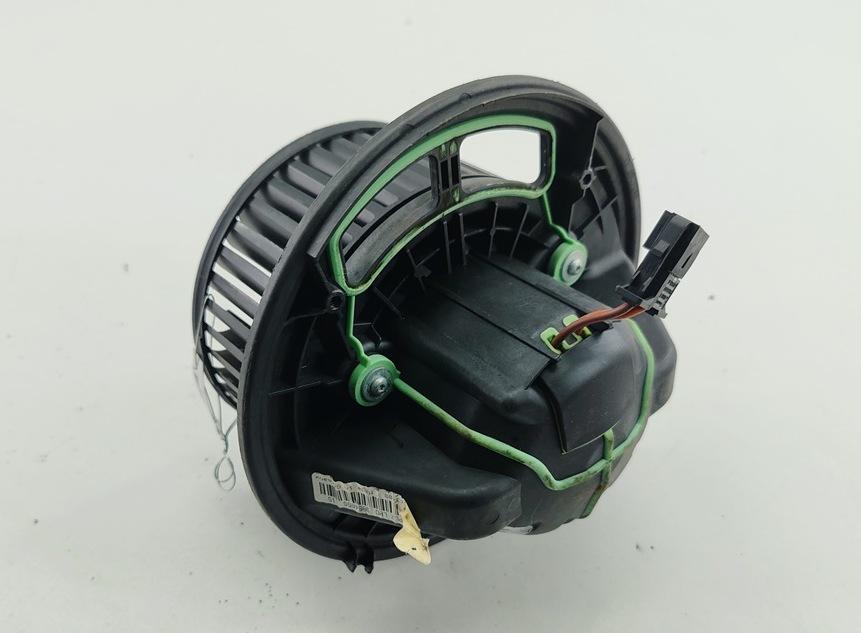 моторчик печки BMW 3 E90/E91/E92/E93 2006, 2.0 л., бензин, МКПП, чёрный, седан, 6933663 - фото №1