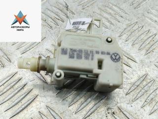 активатор замка багажника Volkswagen Golf 4 поколение 1999, 1.9 л., дизель, МКПП, синий, хетчбэк 5 дв., 1J6862159A