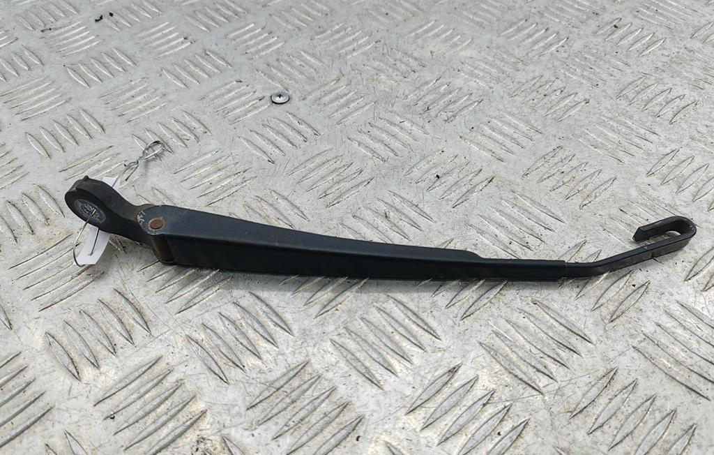 Щеткодержатель (поводок стеклоочистителя) задний Volkswagen Touran 2003, 1.6 л., бензин, МКПП, синий, минивэн, 1T0955707B