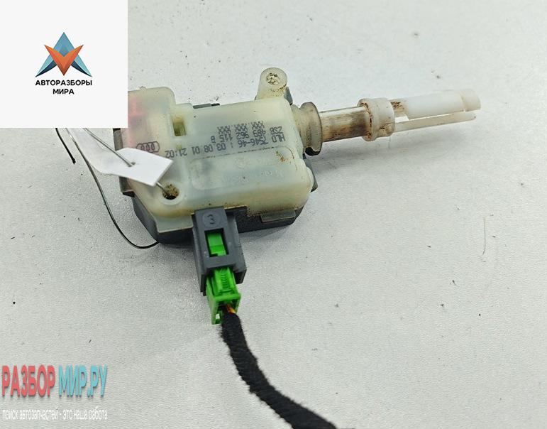 активатор замка багажника Audi A4 B6 2001, 2.0 л., бензин, МКПП, серый, универсал, 4B9962115B - фото №1