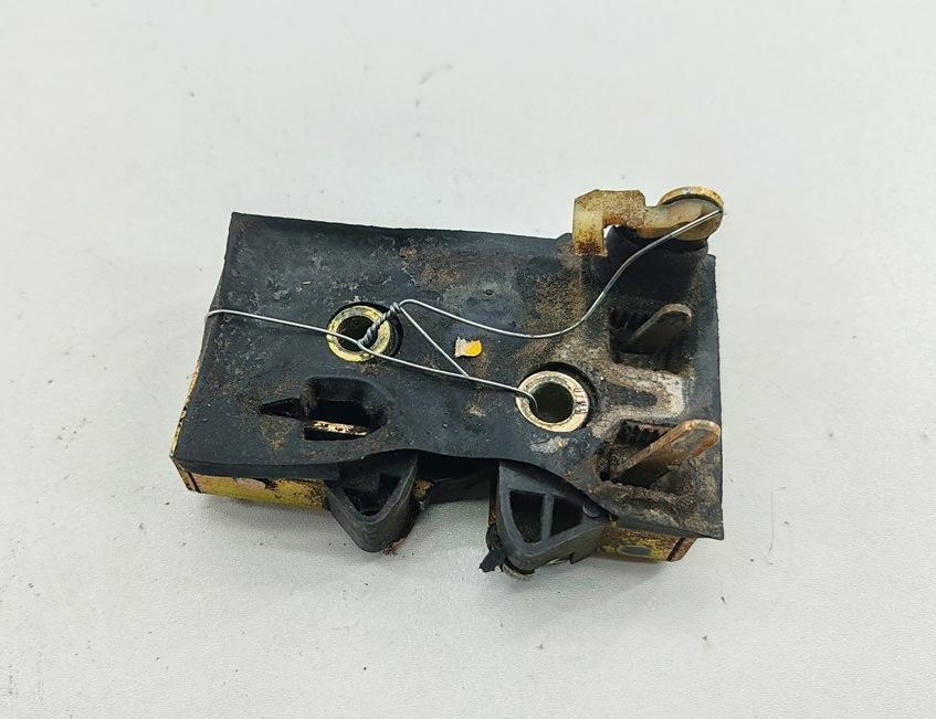 замок двери передней правой Audi 100 C3 1989, 2.3 л., бензин, МКПП, серый, универсал, 443937016Q