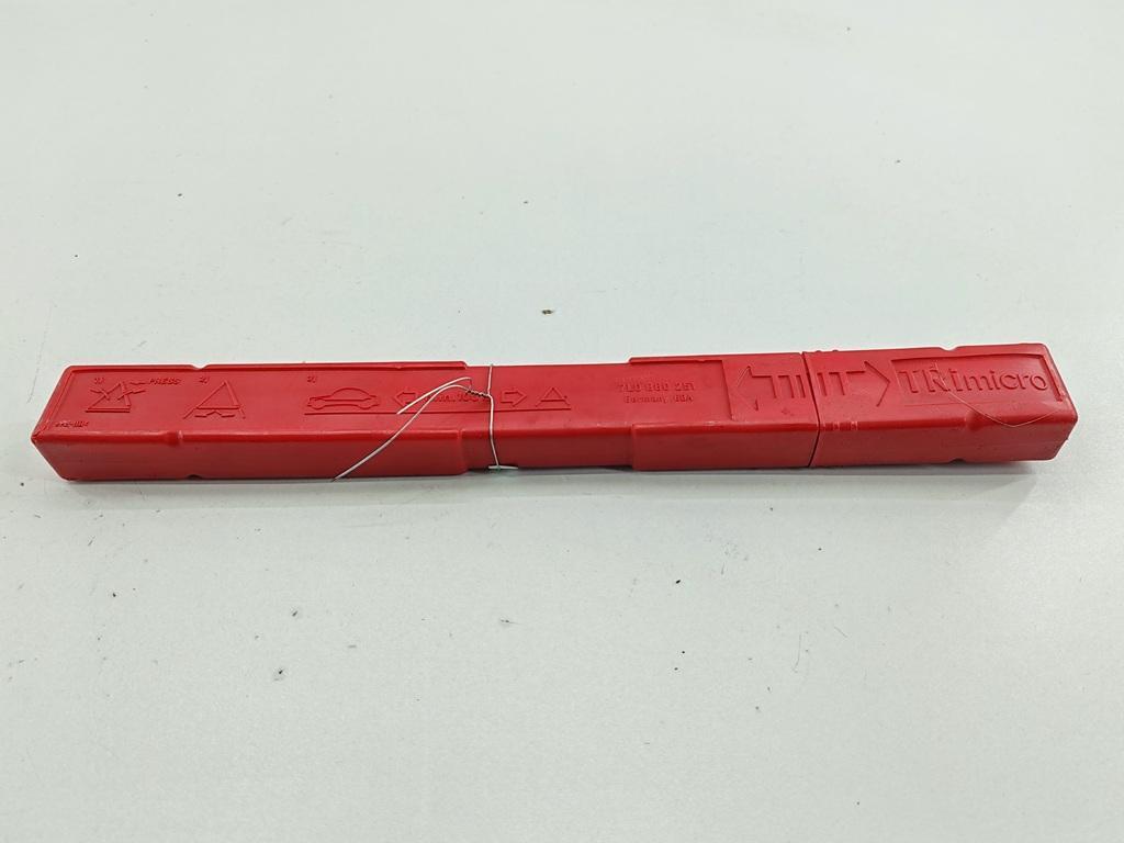 знак аварийной остановки Audi A4 B7 2006, 1.8 л., Ti, бензин, МКПП, серый, универсал, 7L0860251 - фото №1