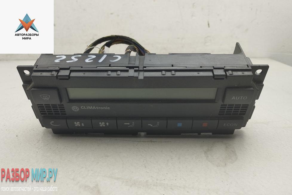 блок управления печки / климат-контроля Volkswagen Bora 1 поколение 1999, 1.6 л., бензин, МКПП, чёрный, универсал - фото №1
