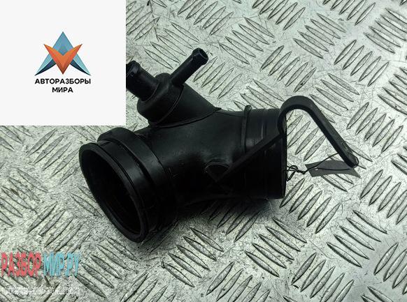 патрубок воздушного фильтра Audi A6 4B/C5 1997, 1.8 л., бензин, 058133356D - фото №1