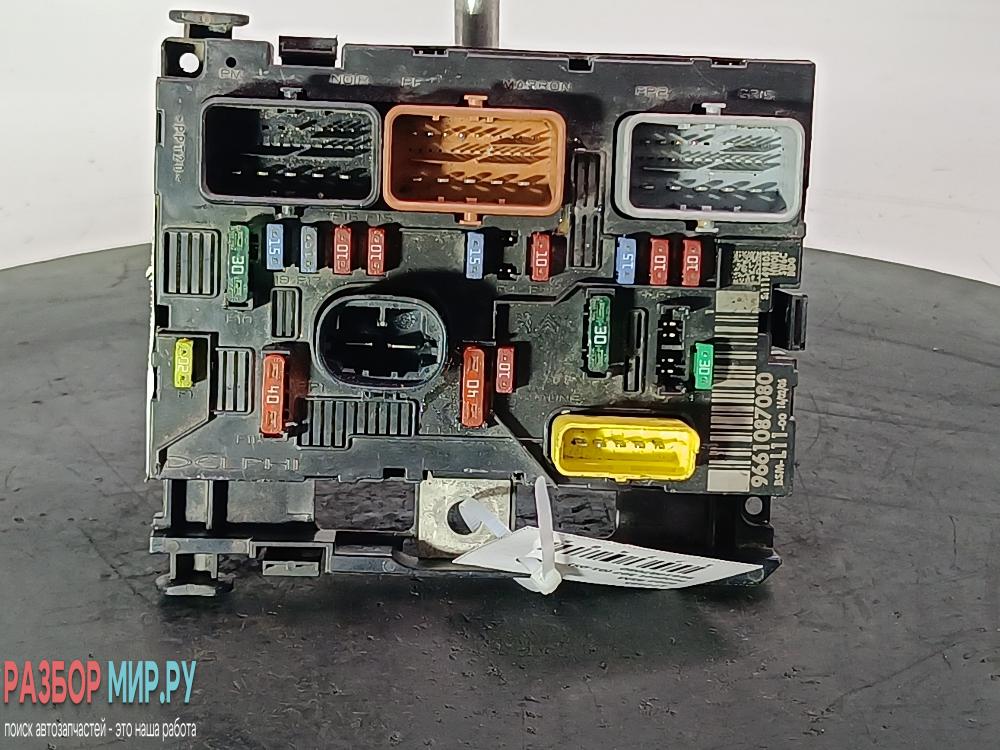 блок предохранителей Peugeot 307 1 поколение 2003, цвет, 9661087080 - фото №1