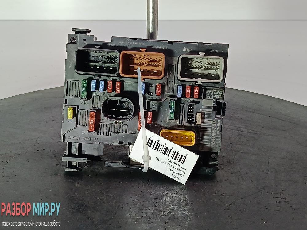 блок предохранителей Peugeot 307 1 поколение 2003, цвет, 9664055780 - фото №1