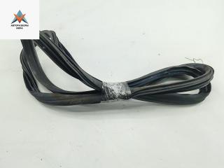 уплотнитель двери Skoda Yeti 1 поколение 2010, 2.0 л., дизель, МКПП, коричневый, внедорожник 5 дв.