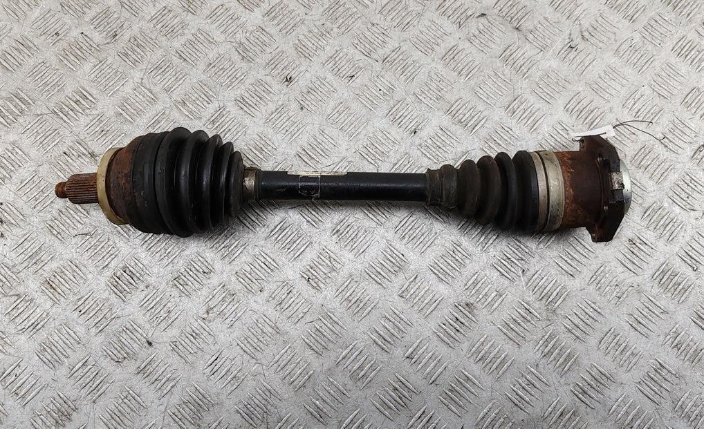 полуось передняя левая (приводной вал, ШРУС) Skoda Fabia 2 поколение (5J) 2009, 1.2 л., бензин, МКПП, серый, хетчбэк 5 дв., 6Q0407271DD - фото №1