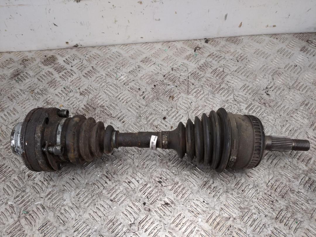 полуось передняя левая (приводной вал, ШРУС) Mercedes-Benz Vito 2002, 2.2 л., дизель, МКПП, жёлтый, микроавтобус