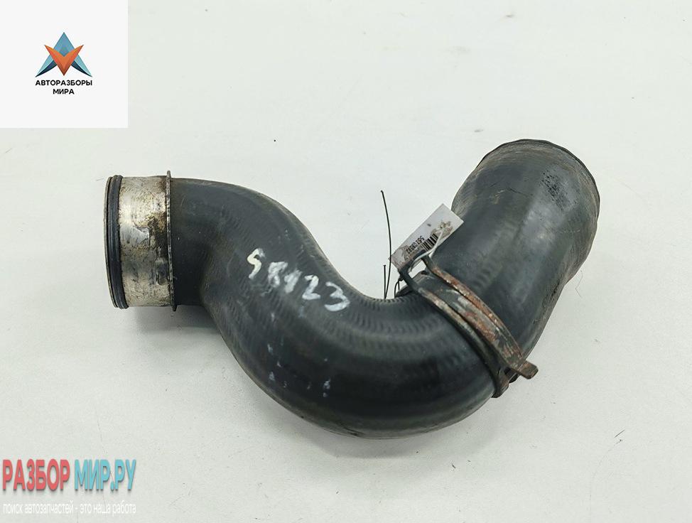 патрубок интеркулера Volkswagen Caddy 3 поколение 2006, 1.9 л., дизель, МКПП, красный, фургон - фото №1