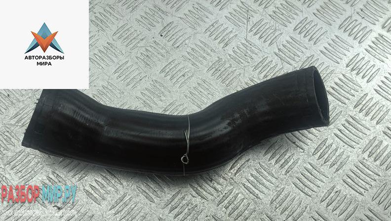 патрубок интеркулера Volvo S60 1 поколение 2002, 2.4 л., дизель, МКПП, чёрный, седан, 30680218 - фото №1