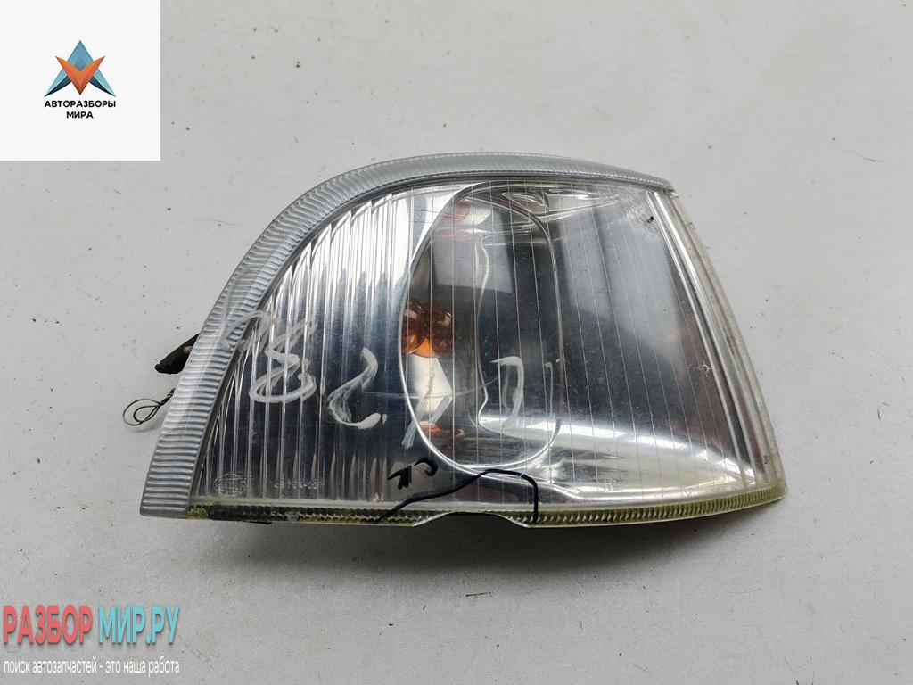 Поворотник (указатель поворота) правый Volvo S40 1 поколение 1998, 1.9 л., бензин, АКПП, чёрный, универсал, 30854654 - фото №1