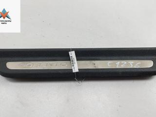 Накладка на порог внутренняя (салона) Kia Sorento 3 поколение 2016, 2.2 л., дизель, АКПП, серый, внедорожник 5 дв., 85877C5100