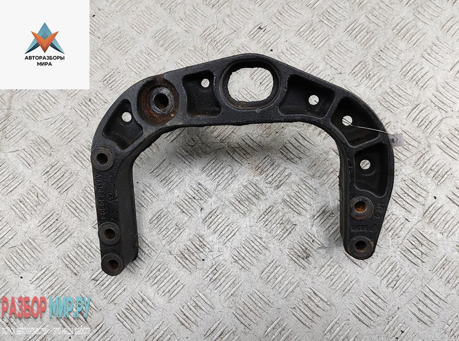 кронштейн КПП Mercedes-Benz Vito-1 W638 1999, 2.2 л., дизель, МКПП, белый, микроавтобус, A6112230504 - фото №1