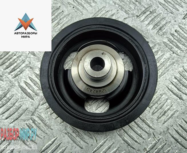 шкив коленвала Peugeot 308 T7 2009, 1.6 л., бензин, МКПП, белый, хетчбэк 5 дв., V75628018003 - фото №1