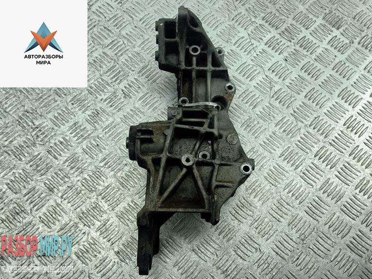 кронштейн генератора Audi A4 B5 1996, 1.8 л., бензин, МКПП, синий, седан, 058145523E - фото №1