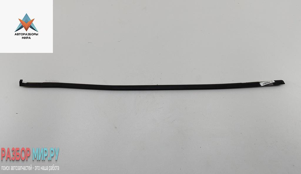 Молдинг стекла двери наружный Volkswagen Caddy 3 поколение 2006, 1.9 л., дизель, МКПП, красный, фургон - фото №1