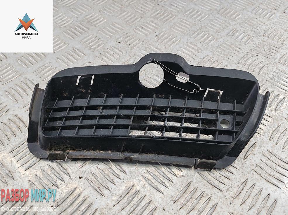 заглушка (решетка) в бампер Volkswagen Golf 3 поколение 1993, 1.8 л., бензин, МКПП, красный, хетчбэк 5 дв., 1H6853666 - фото №1